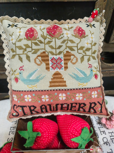 Strawberry Urn (Quaint Rose NeedleArts)