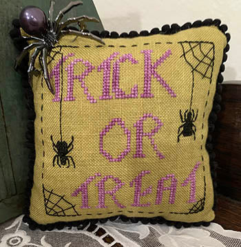 Spidery Treats (Needle Bling Designs)