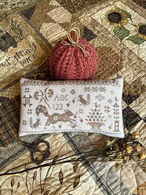 Sassy Squirrel Pinkeep (Pansy Patch Quilts and Stitchery)