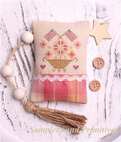 Tiny Patriotic Basket (Samplers and Primitives)