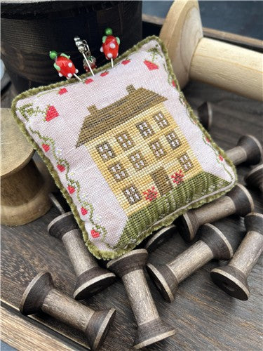Strawberry Hill Pinkeep (Little Loops)