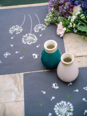Fluff Flower Placemats - Set of 2 (Vervaco)