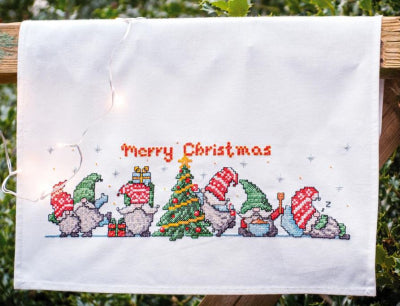 Gnomes with Christmas Tree Towel (Vervaco)