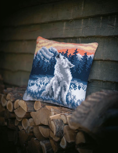 Wolf in Winter Cushion (Vervaco)