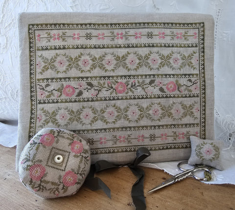 Peony Pocket and Accessories (Samplers Not Forgotten)