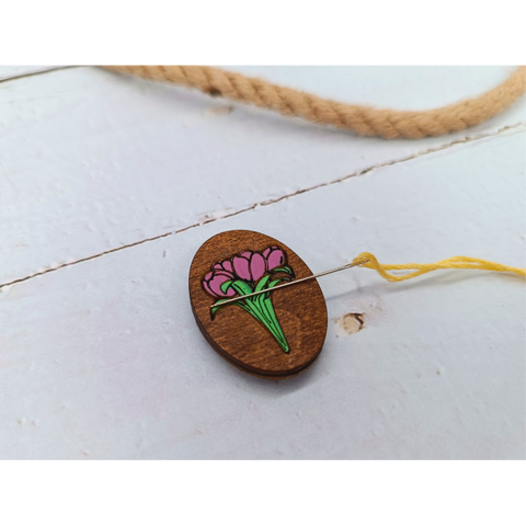 Magnetic Needle Holder/Flower (Kind Fox)