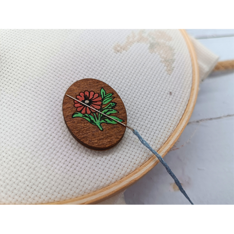 Magnetic Needle Holder/Flower (Kind Fox)