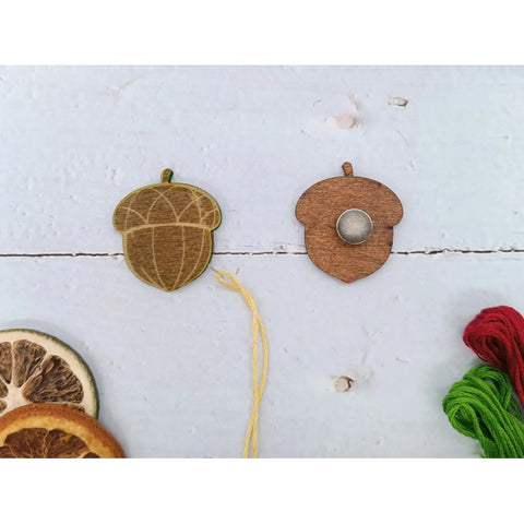 Magnetic Needle Holder/Acorn- Hard (Kind Fox)