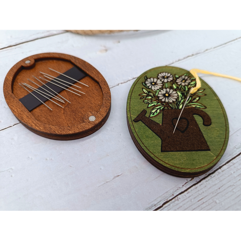 Wooden Needle Case/Flowers (Kind Fox)