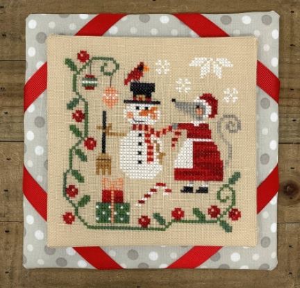Mouse's Christmas Decorating